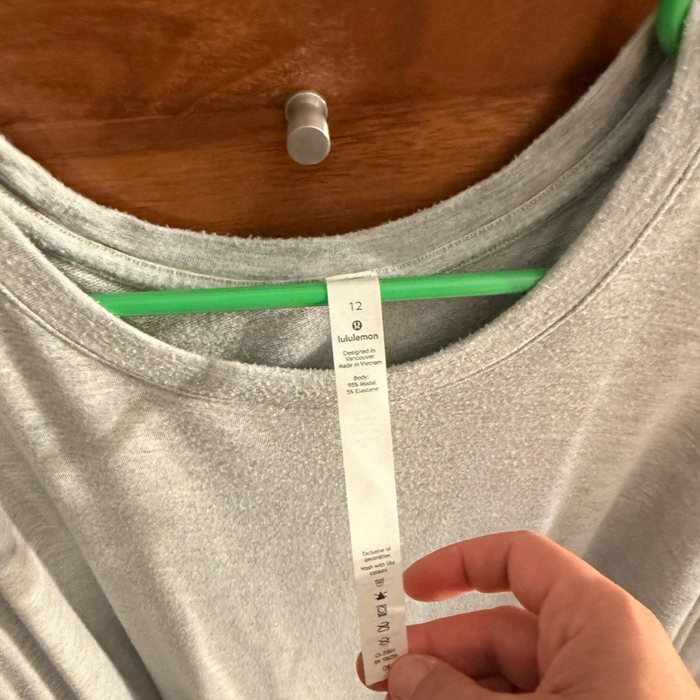 Lululemon Ahletica Light Gray Long Sleeve Tee - Picture 5 of 6